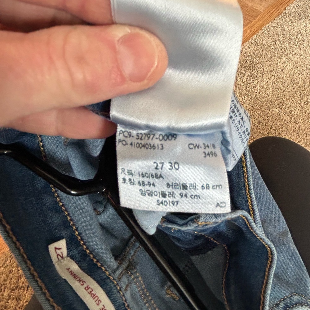 Levi Skinny Jeans - Picture 5 of 5